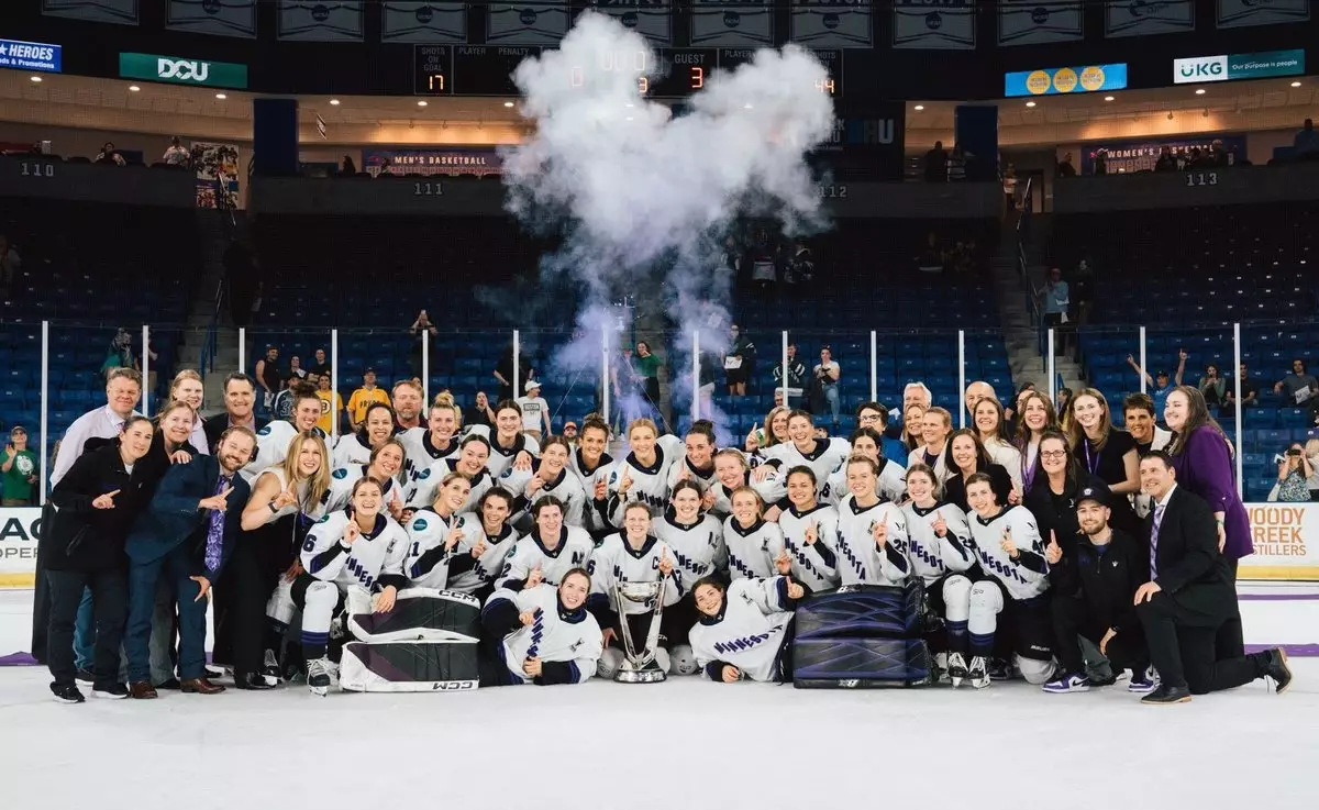 «Миннесота» обыграла «Бостон» и стала победительницей женской НХЛ