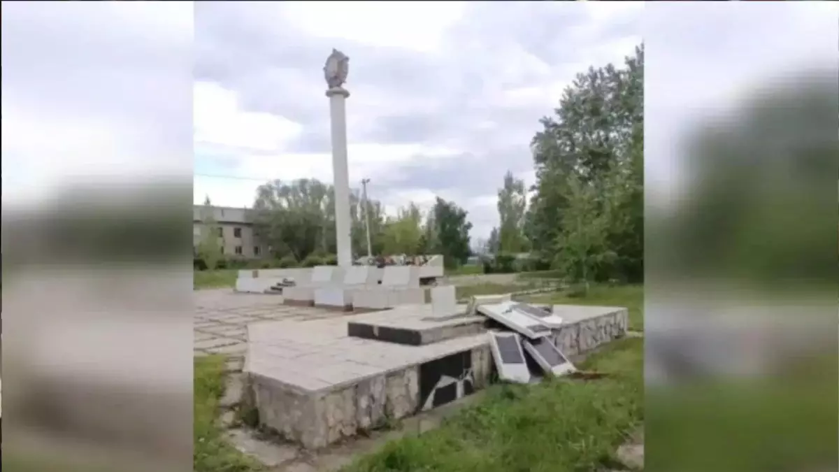 В Акмолинской области установили личность вандала, разгромившего военные памятники