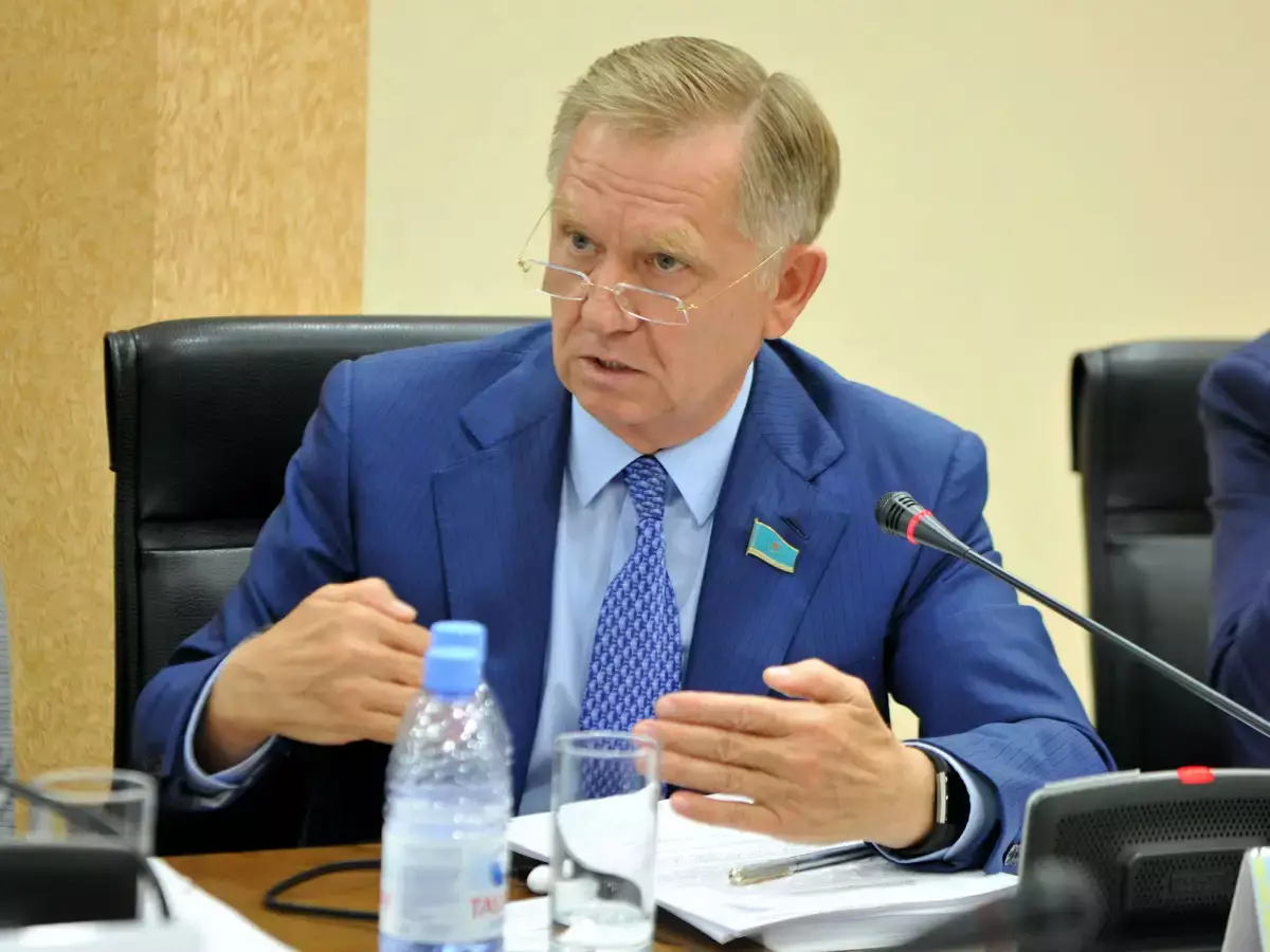 Казахстанский депутат Сергей Ершов не смог назвать число популистов в нынешнем созыве Мажилиса