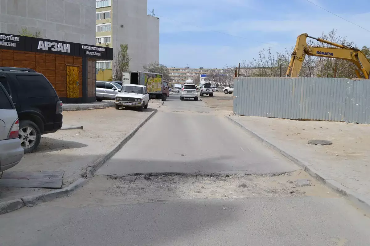 Где в Актау до сих пор не провели ямочный ремонт внутримикрорайонных дорог
