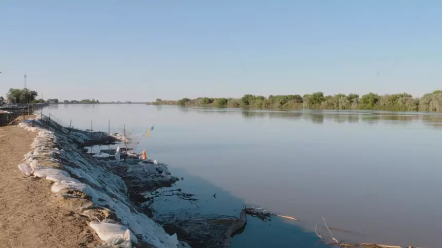 Уровень воды в реке Жайык снижается в Махамбетском районе