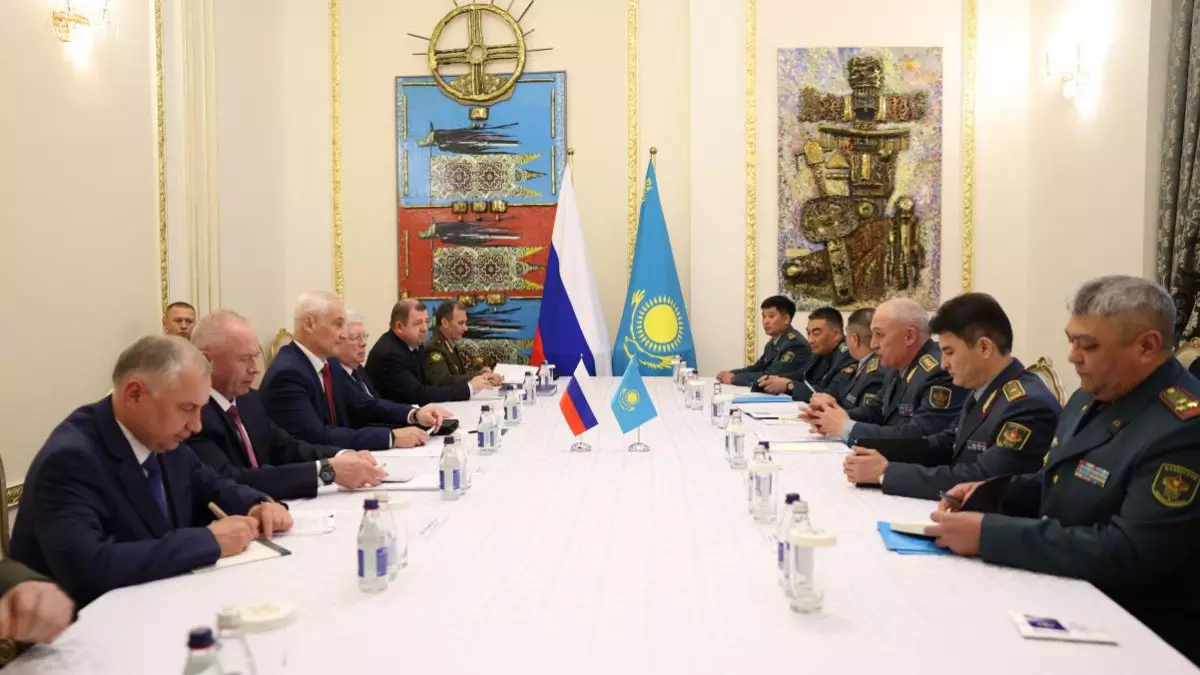 Министры обороны РК и РФ обсудили аспекты двустороннего сотрудничества