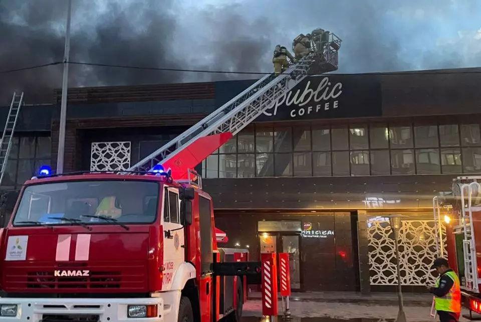 Ресторан горит в Атырау