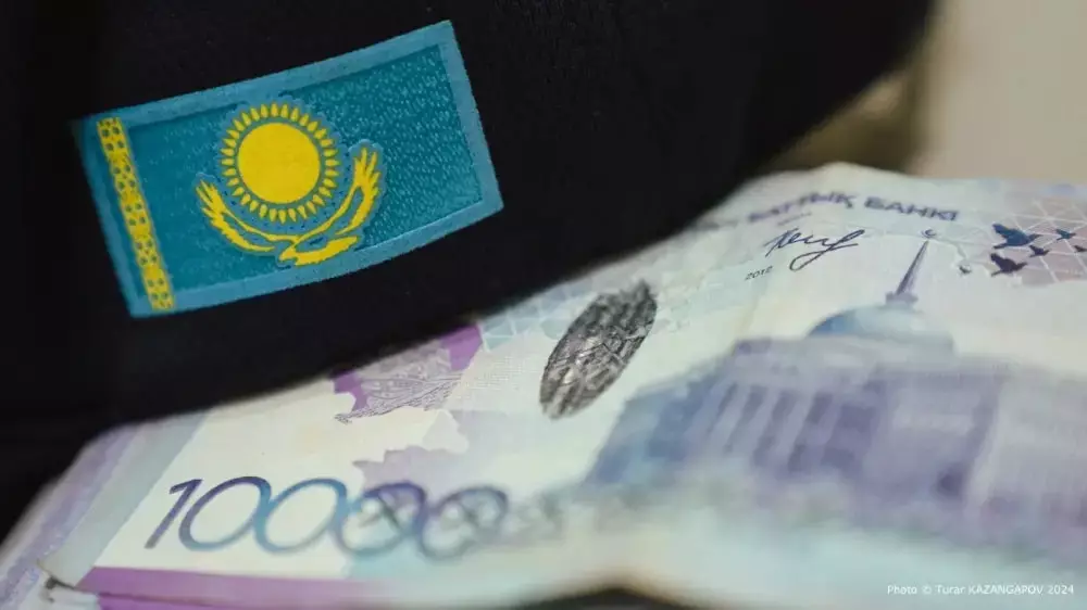 Сколько нужно зарабатывать казахстанцам для хорошей жизни: ответ главы Минтруда