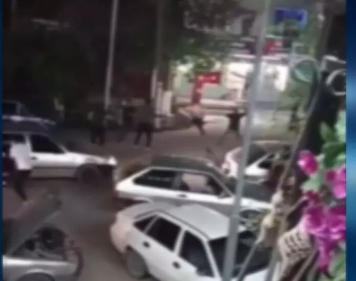 Массовая драка попала на видео в Мактааральском районе