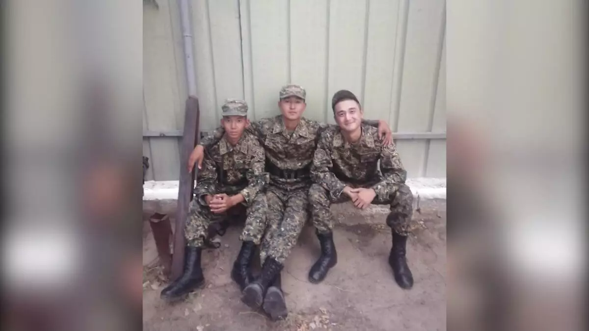 Солдат-срочник лишился части мозга и впал в кому после полугода службы в Алматы