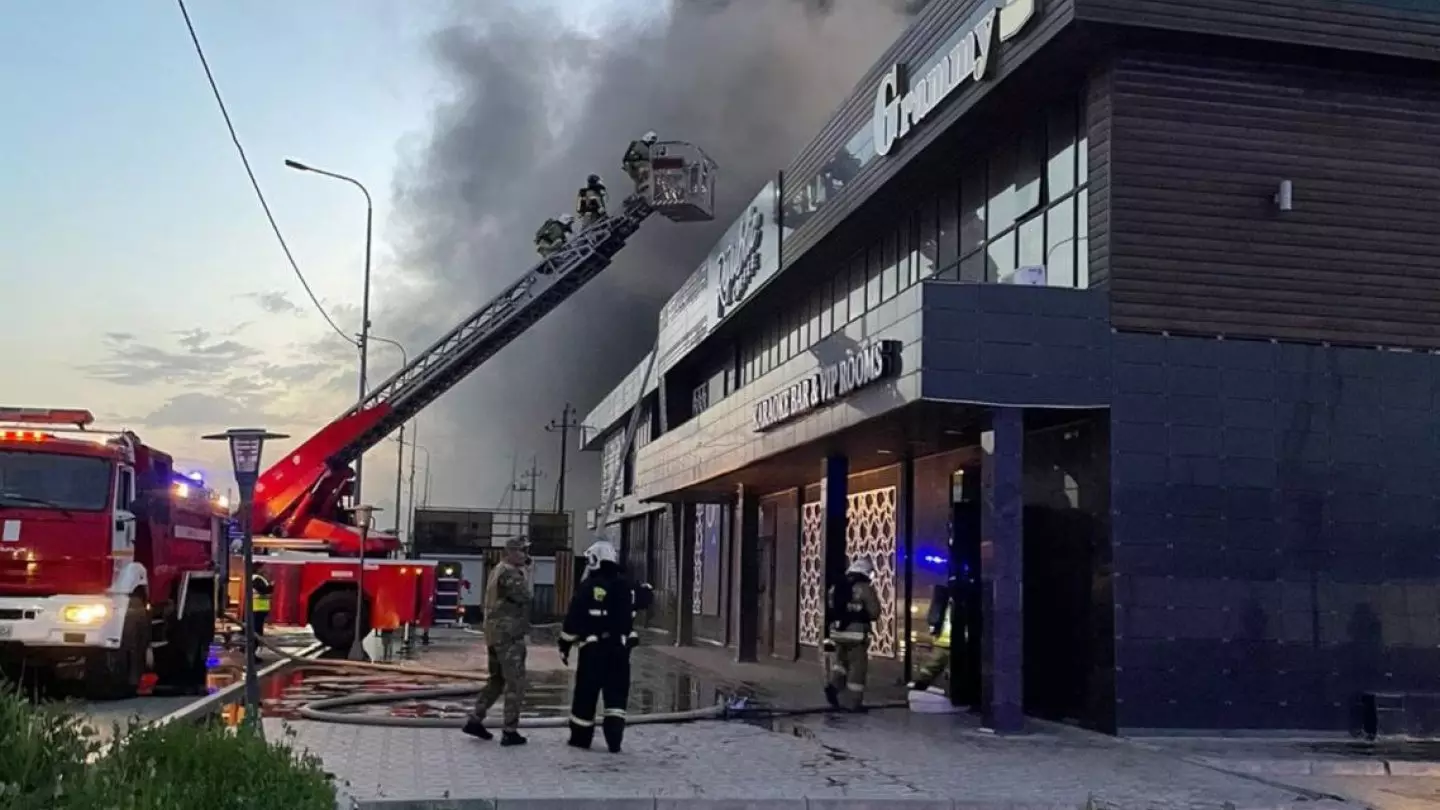 В Атырау пожар в караоке-баре