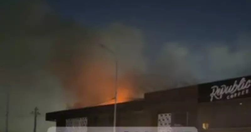 В Атырау горел ресторанный комплекс