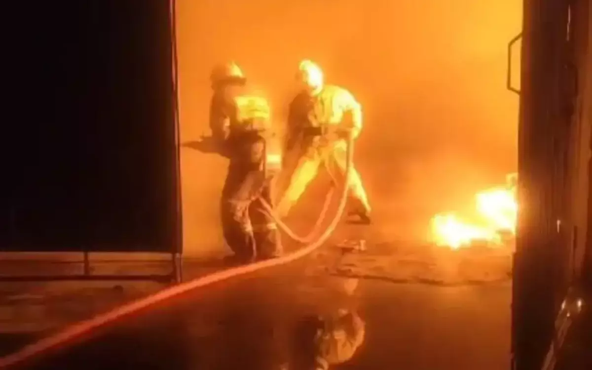 Крупный пожар на складе потушили в Алматинской области