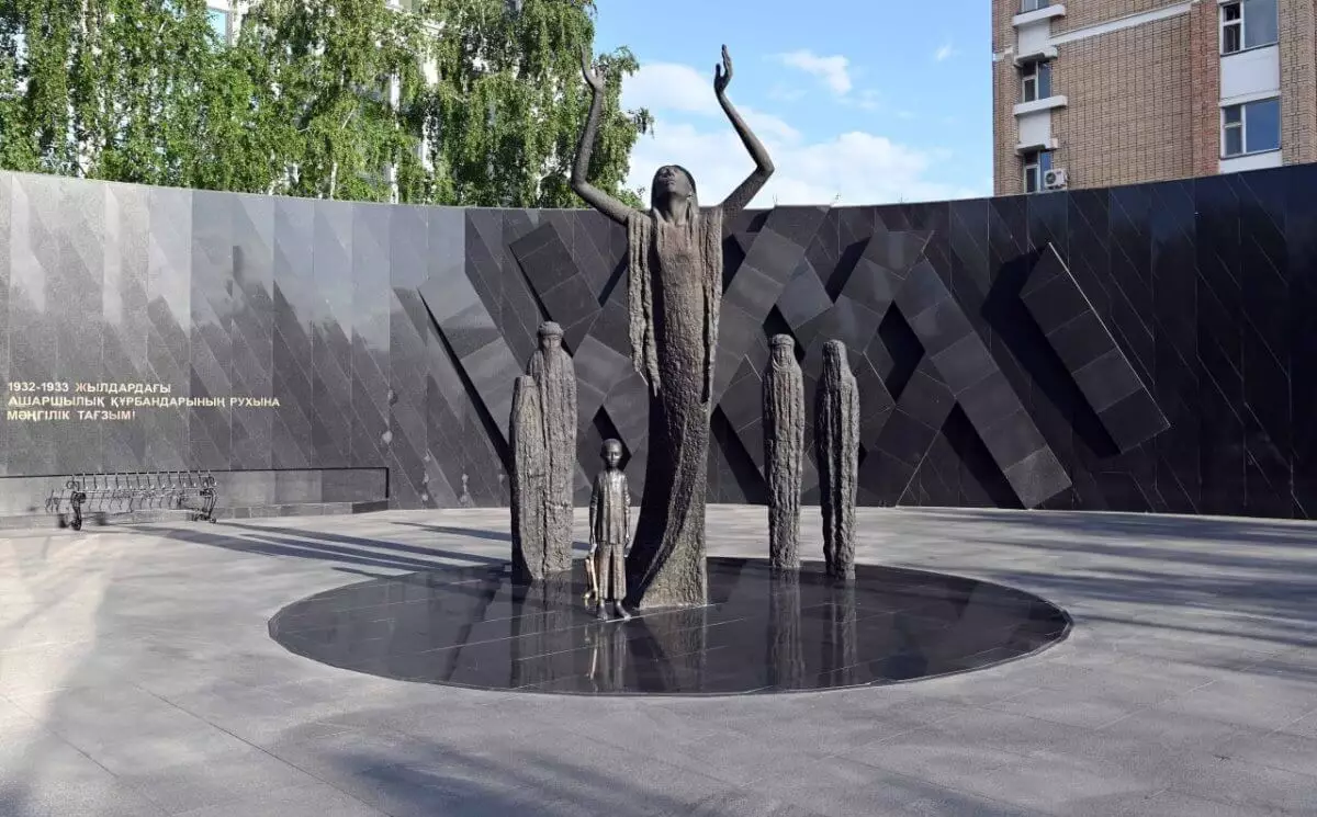Токаев призвал сохранять память о жертвах политических репрессий и голода