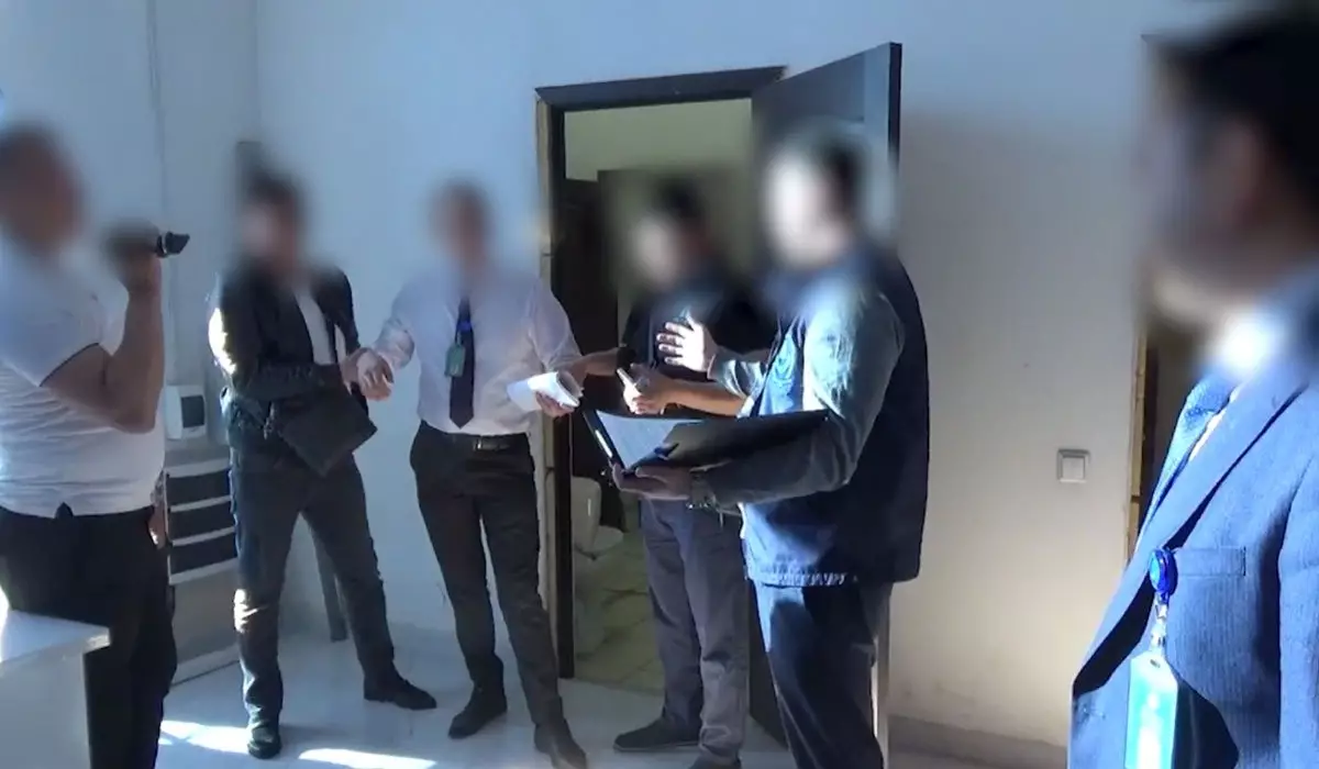 Видео задержания замглавы спецЦОНа Алматы появилось в сети