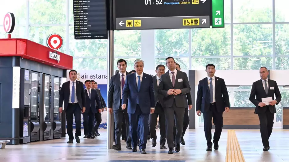 Тоқаев Алматы әуежайының жаңа терминалына барды