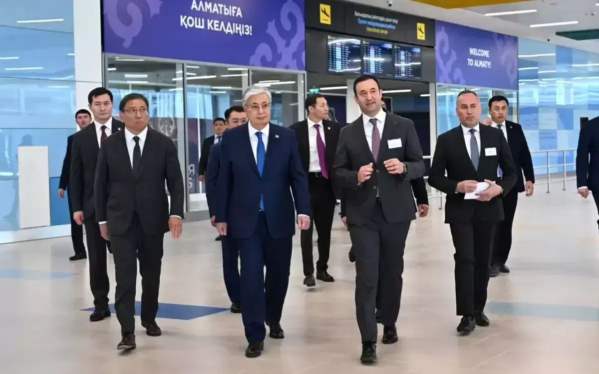 Токаев осмотрел новый международный терминал аэропорта Алматы