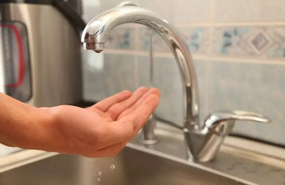 Жители Актау массово жалуются на отсутствие питьевой воды