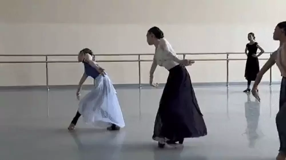"Сложно, но невероятно красиво": казахстанские балерины привлекли внимание Казнета
