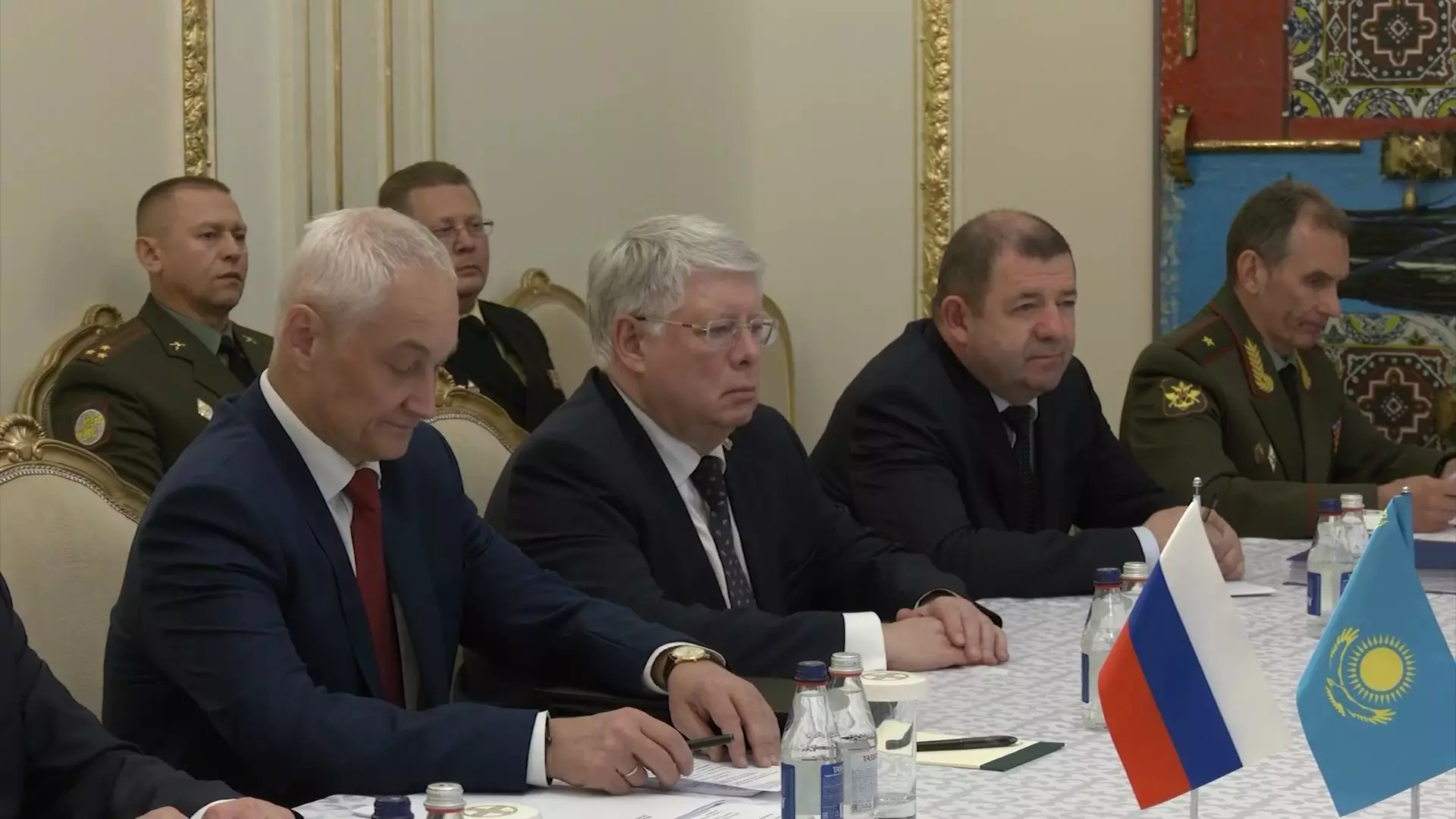 В Алматы прошли переговоры министров обороны Казахстана и России