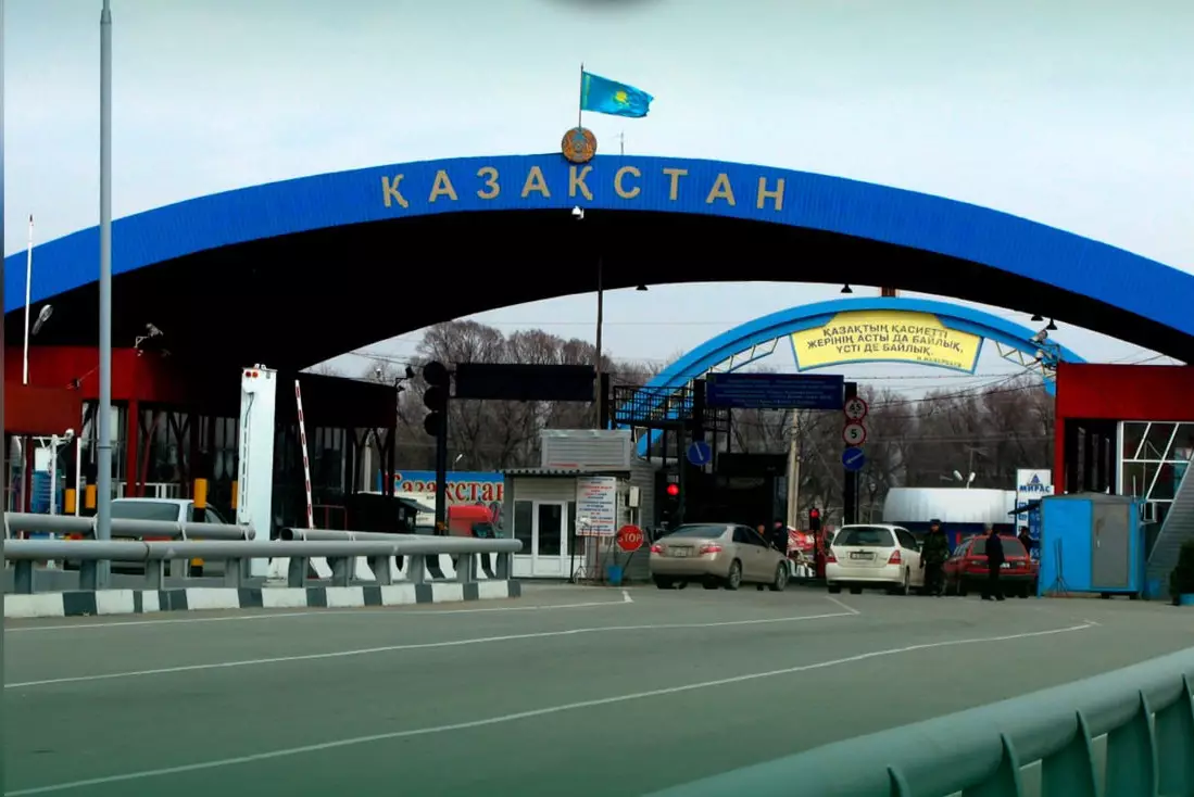 Пробки образовались в пунктах пропуска на границе Казахстана и Узбекистана