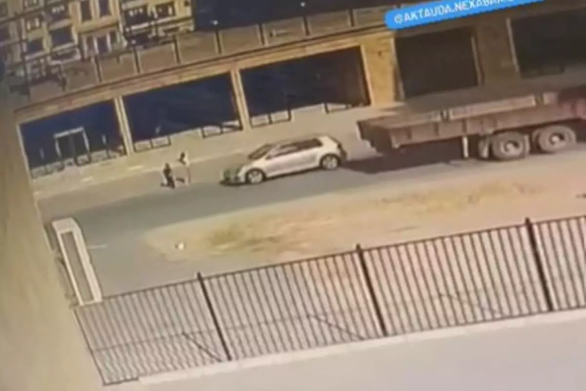Момент наезда авто на 10-летнего ребенка попал на видео в Актау