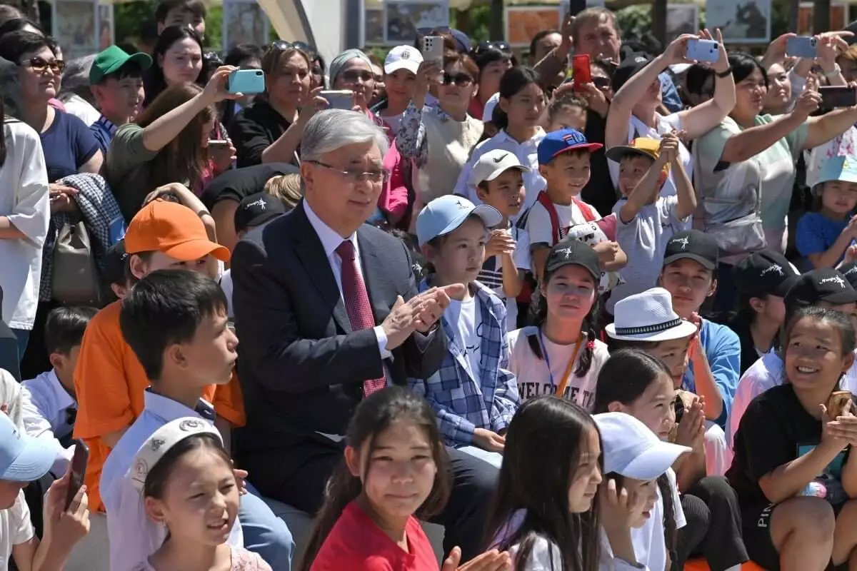 Токаев поздравил казахстанцев с Международным днем защиты детей