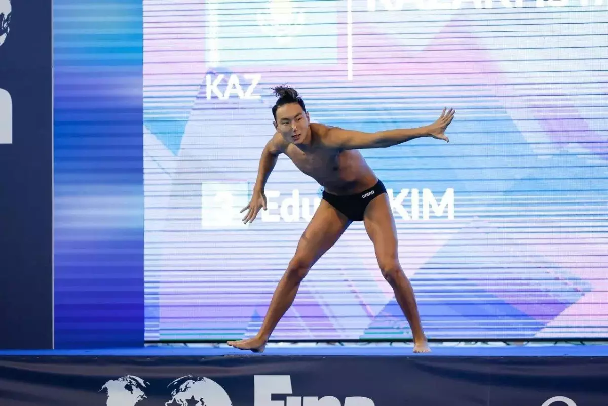Эдуард Ким завоевал "золото" этапа кубка мира по артистическому плаванию в Канаде