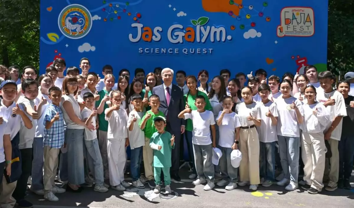 Президент побеседовал с участниками фестиваля Jas Galym. Science Quest