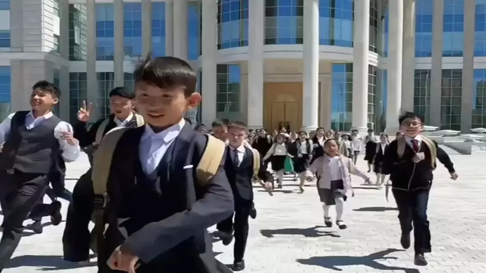 В Акорде провели экскурсию для школьников из всех областей Казахстана