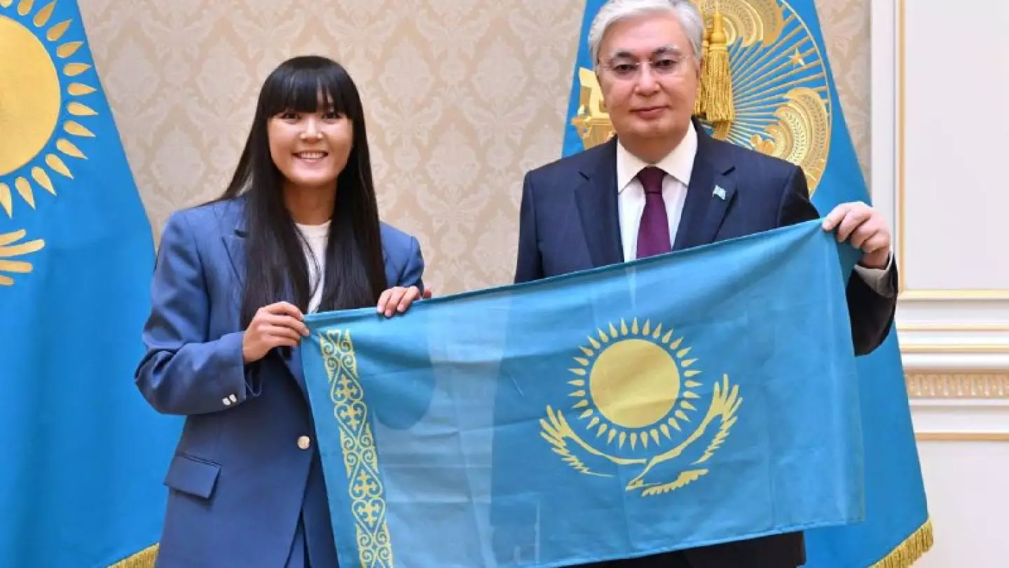 Президент лично поздравил Анар Бурашеву — первую казашку, покорившую Эверест