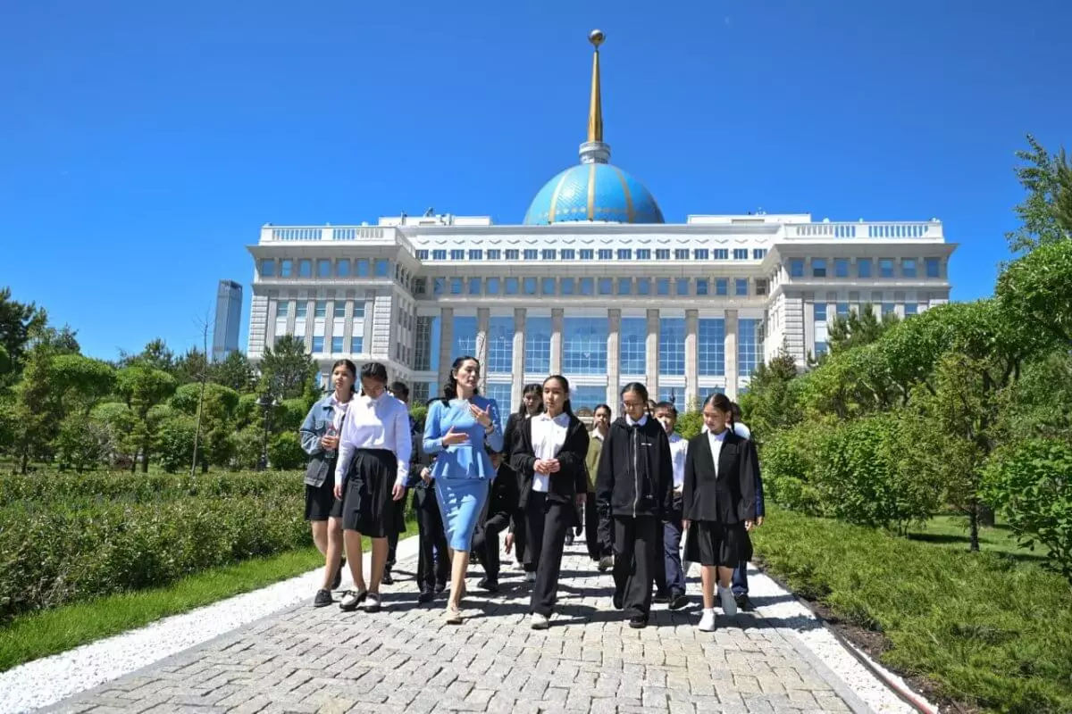 Группу школьников из каждого региона Казахстана пригласили на экскурсию в Акорду (ВИДЕО)