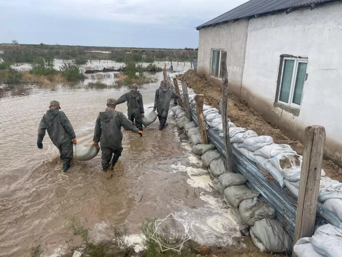 Половодье в Казахстане: уровень воды в реке Урал впервые пошел на спад