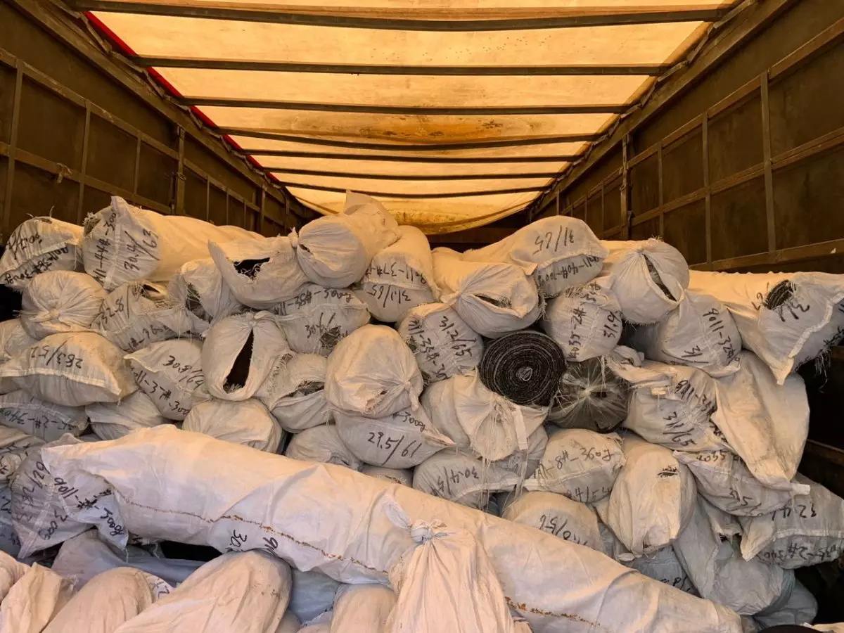 Более 26 тонн ткани пытались незаконно ввезти из Казахстана в Кыргызстан