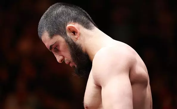 Махачев заявил о желании провести бой за второй чемпионский пояс UFC