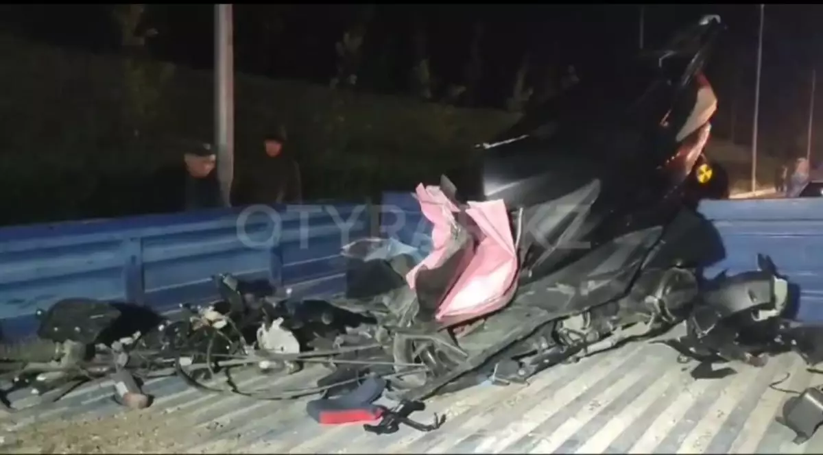 Смертельное ДТП: парень на скутере попал под колеса грузовика в Шымкенте (ВИДЕО)