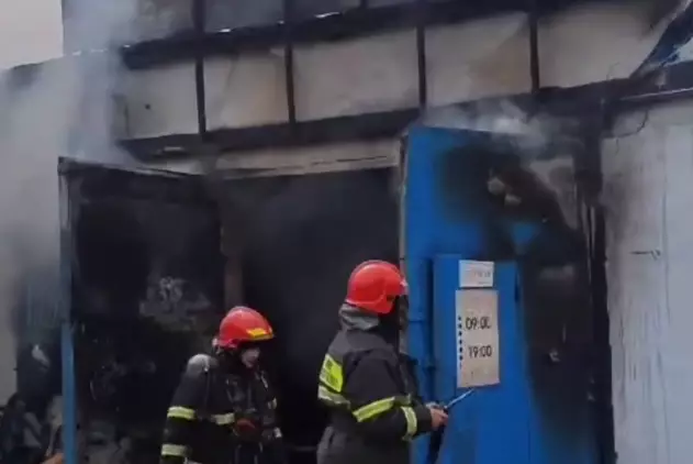 Пожар на СТО ликвидировали в Павлодаре