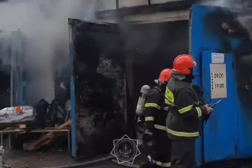 Пожар на СТО в Павлодаре: повреждены 3 авто