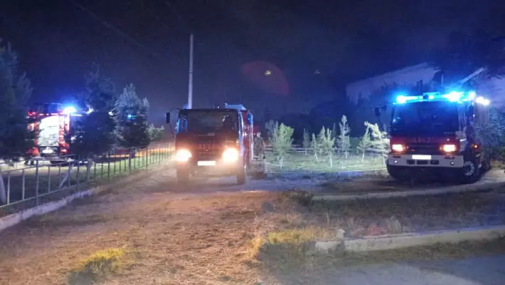 В Гулистане потушили пожар на складе завода лакокрасочных изделий