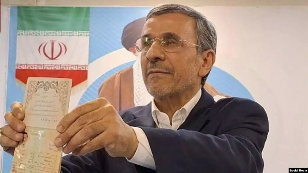 Махмуд Ахмадинежад выдвинулся на выборы президента Ирана