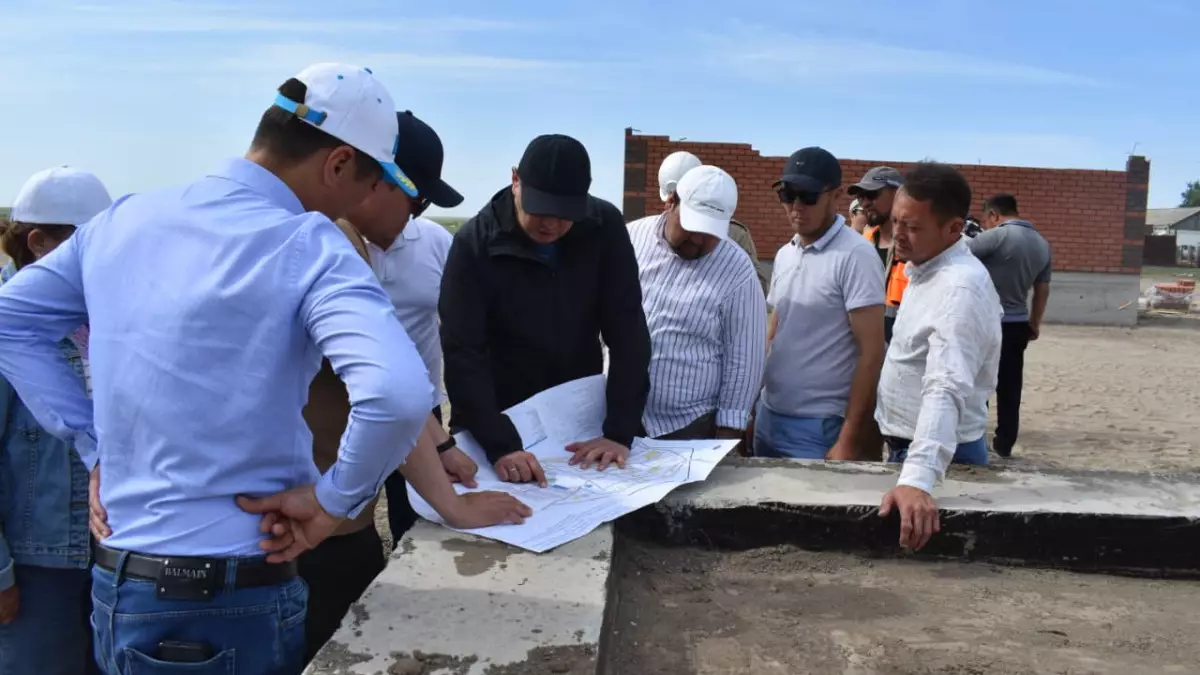 Ускорить темпы строительства для пострадавших: Канат Шарлапаев лично находится на стройплощадках в отдаленных районах ЗКО
