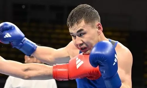 Разгромом завершился бой казахстанского боксера за лицензию Олимпиады-2024