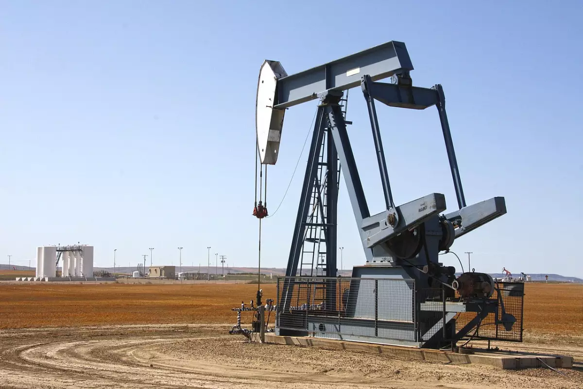 Страны ОПЕК+ продлили сокращение добычи нефти