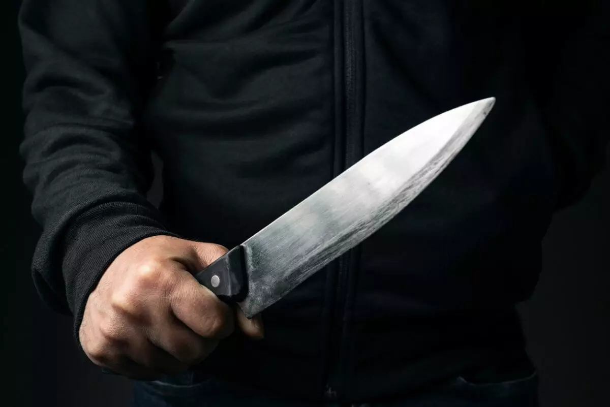 Пьяный житель Астаны напал на фельдшера с ножом (ВИДЕО)