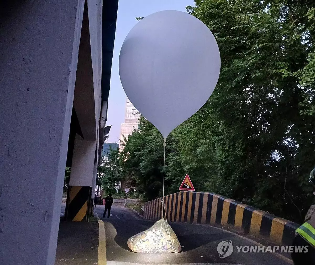 КНДР снова запустила в Южную Корею воздушные шары с мусором
