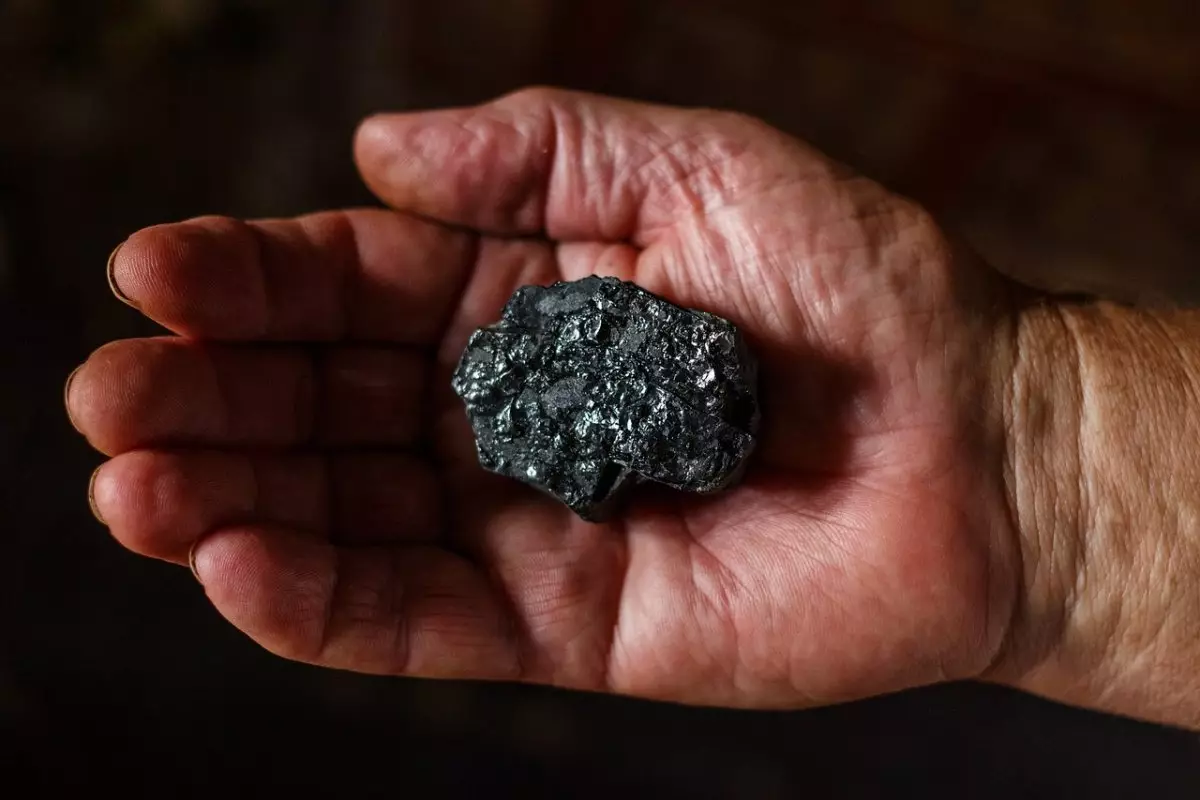 Жителей ВКО просят закупать уголь в начале лета