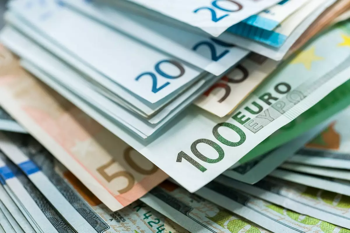 Курс доллара и евро в обменниках Алматы 3 июня 2024 