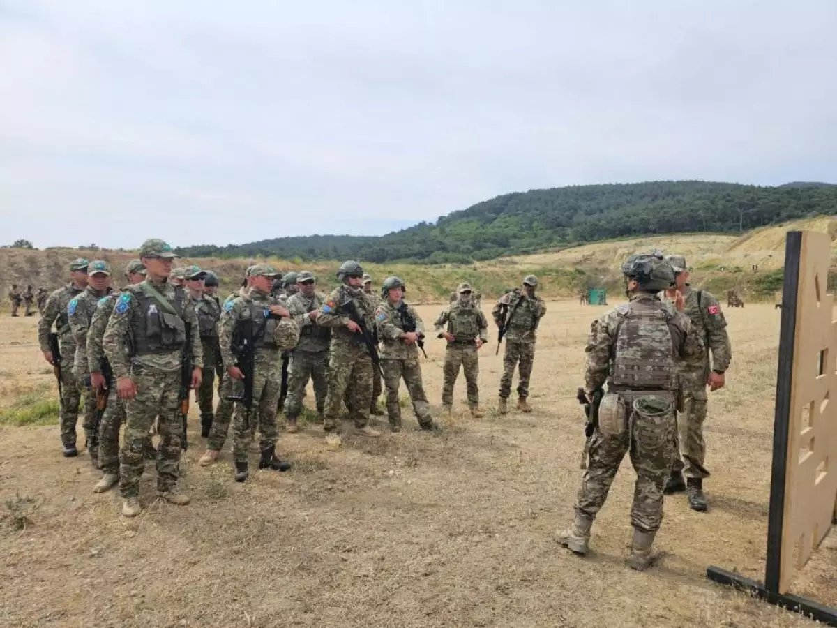 Эрдоган наблюдал за учениями казахстанских десантников