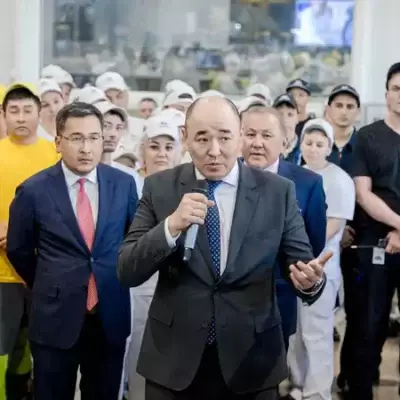Канат Шарлапаев встретился с работниками автопрома в Алматы