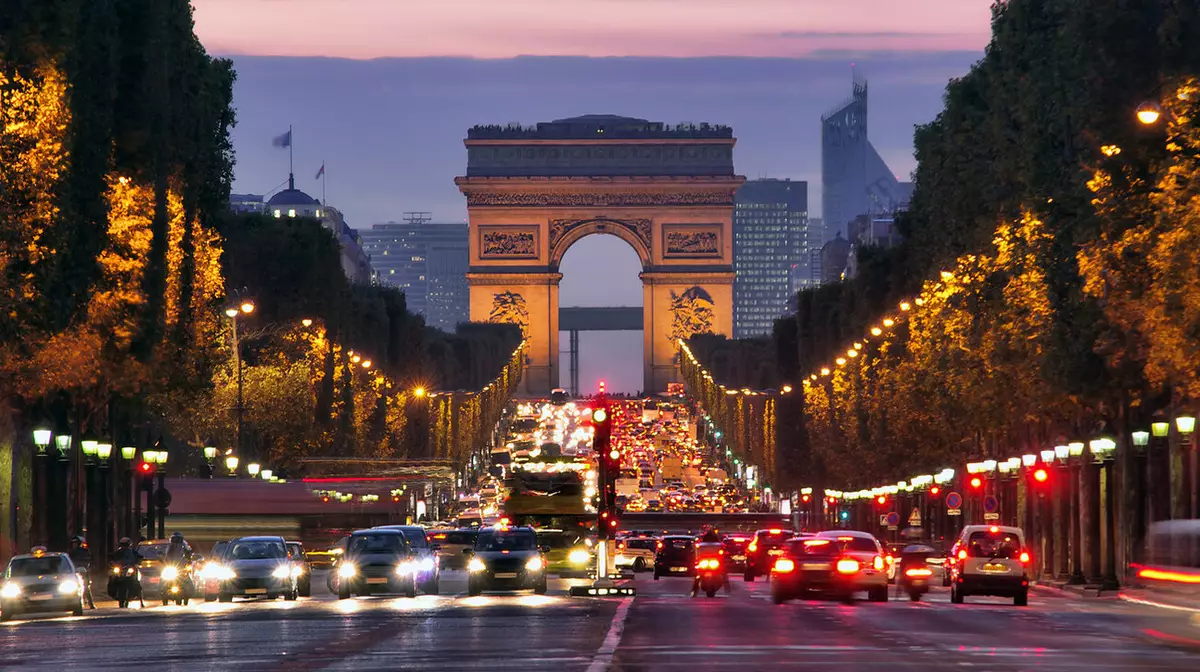 Казахстанцам, планирующим поездку в Париж, дали ряд рекомендаций
