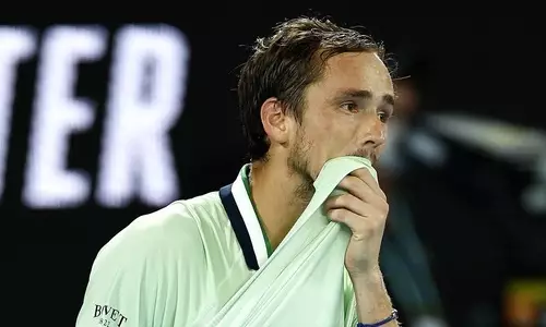 Лучший теннисист России сенсационно вылетел с «Ролан Гаррос»-2024