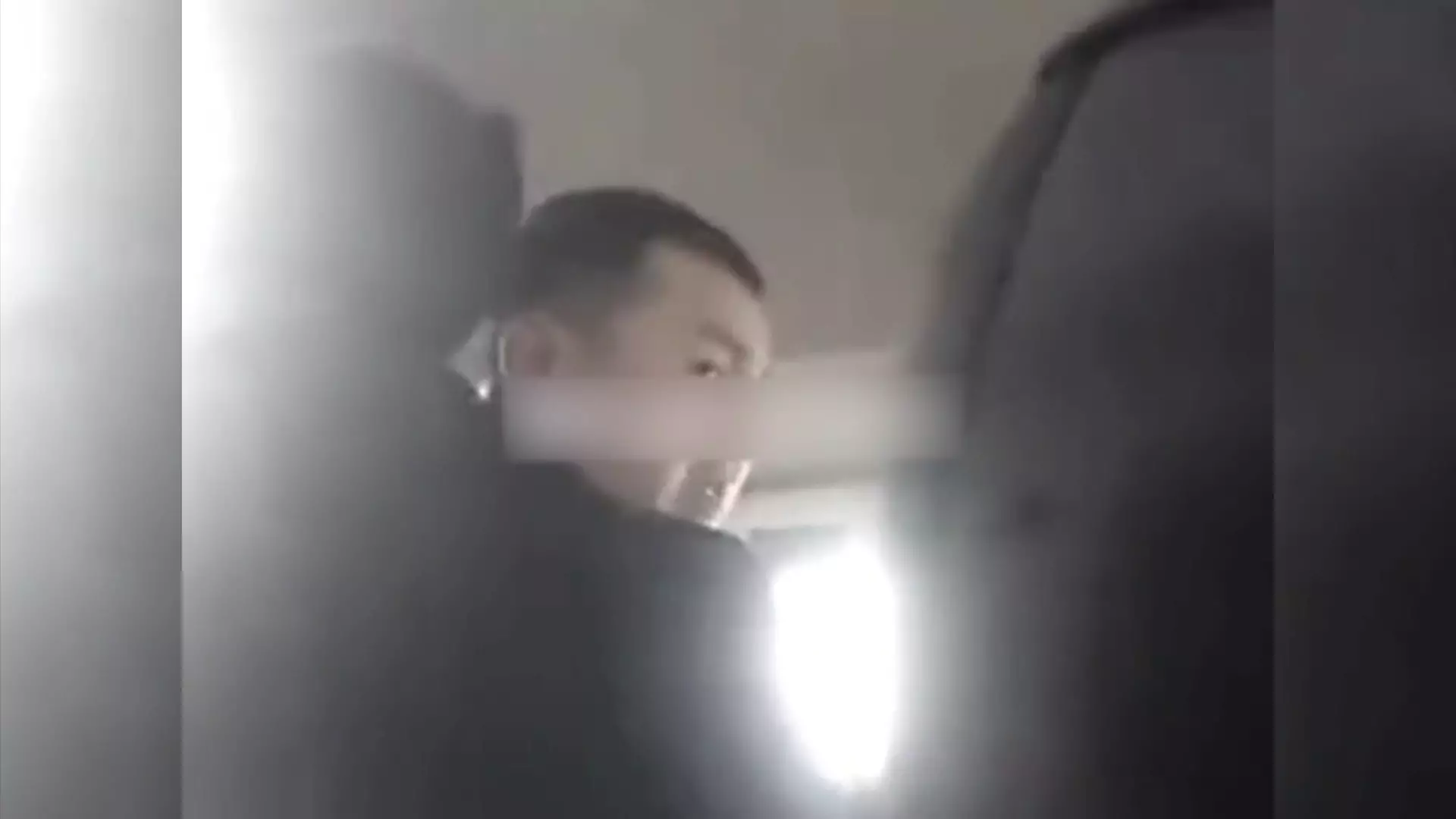 Полицейских Алматы засняли на видео в момент получения возможной взятки