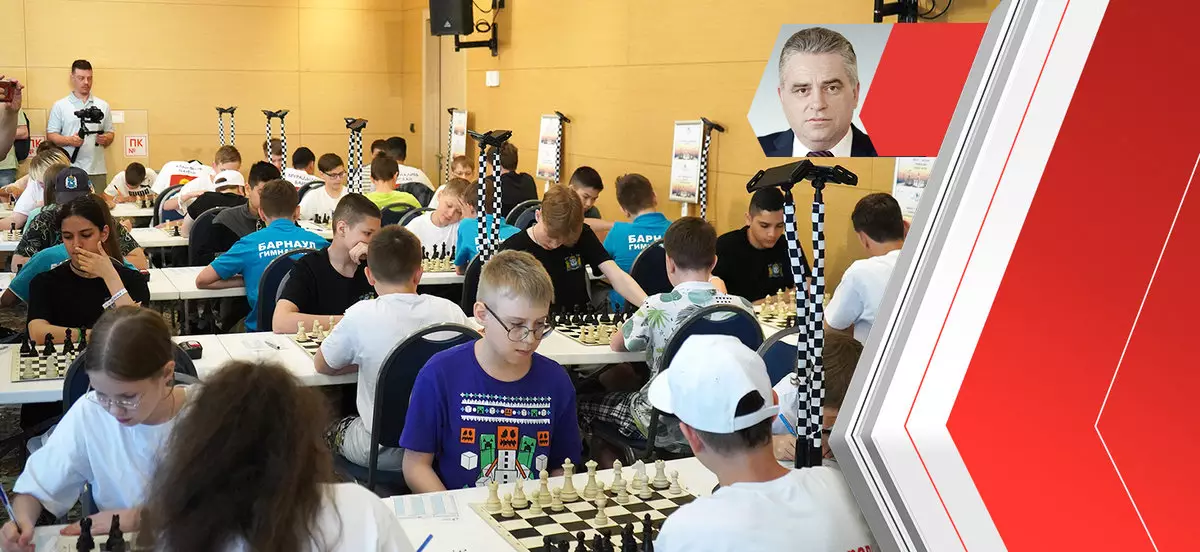 «Кто бы что ни говорил, массовость в российских шахматах отличная». В Сочи стартовал самый знаменитый турнир страны