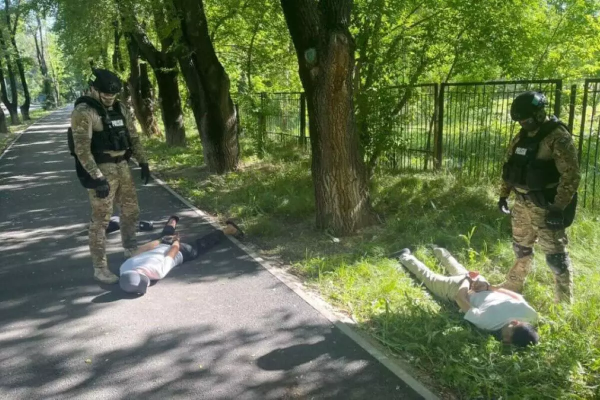 Полицейский спецназ задерживал дуэт домушников-гастролеров в Алматы
